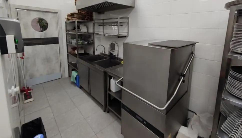 Професійні посудомийні машини - які переваги для бізнесу