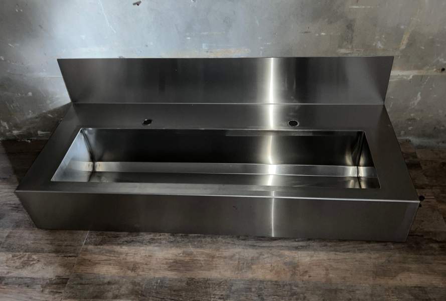 Рукомийник навісний з бортом 1400/600/200*200 (вмятина зліва) купити