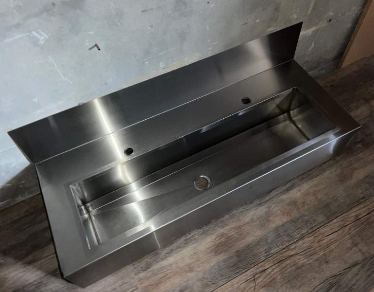 Рукомийник навісний з бортом 1400/600/200*200 (вмятина зліва) вартість